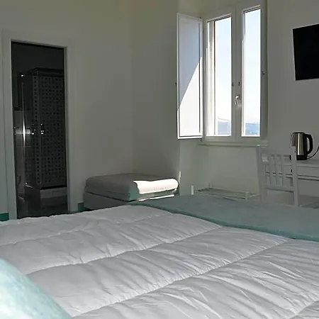 Fish Bed & Breakfast 4*