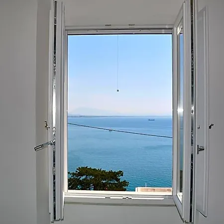 Fish Bed & Breakfast Vietri