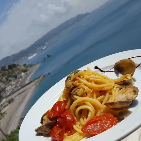 Oda ve Kahvaltı Fish 4*