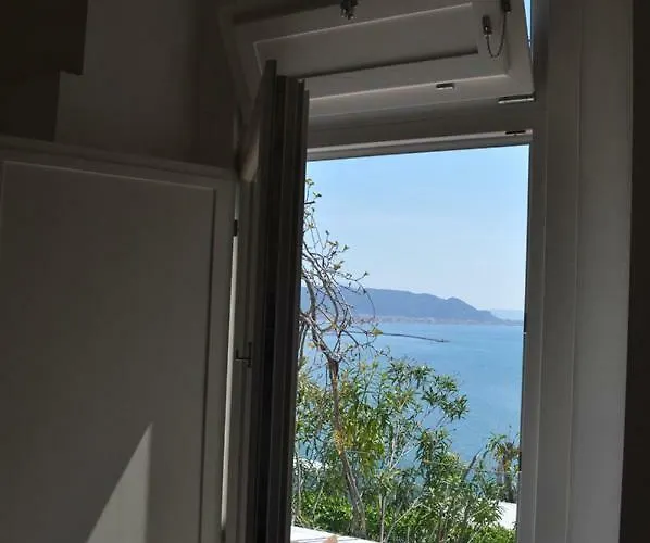 ベッド・アンド・ブレックファスト Fish 4*