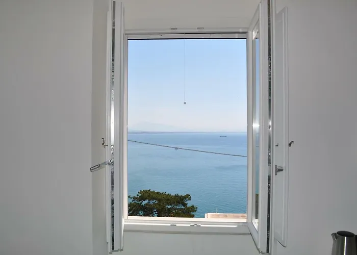 לינה וארוחת בוקר Fish 4*