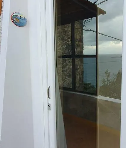 לינה וארוחת בוקר Fish